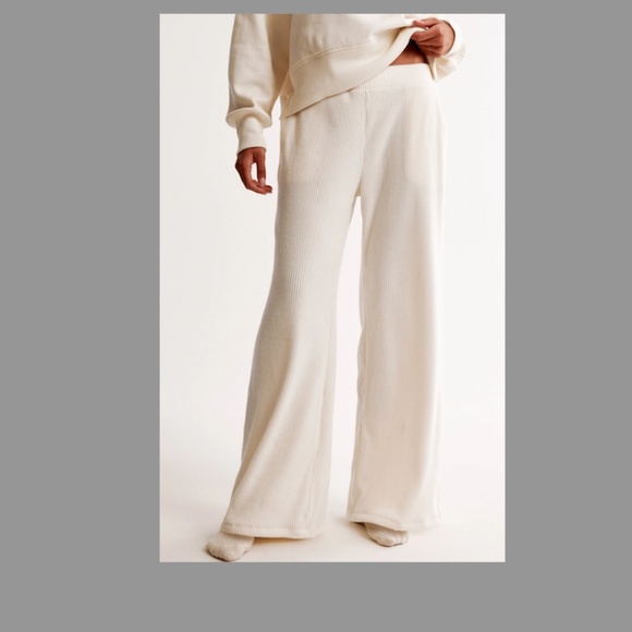 Abercrombie Brushed Rib Wide Leg Sweatpant - Picture 1 of 4